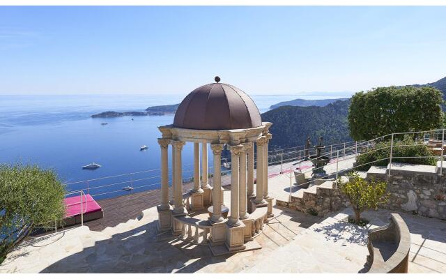 Chateau De La Chevre D Or