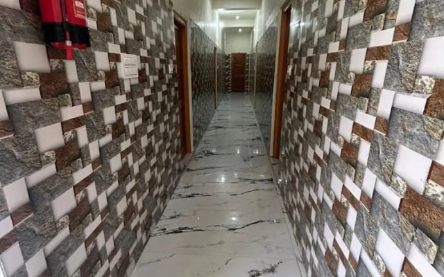 Goroomgo Royal Sainik mando