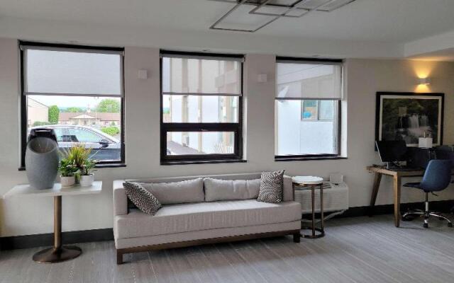 Econo Lodge Inn & Suites Outlet Village