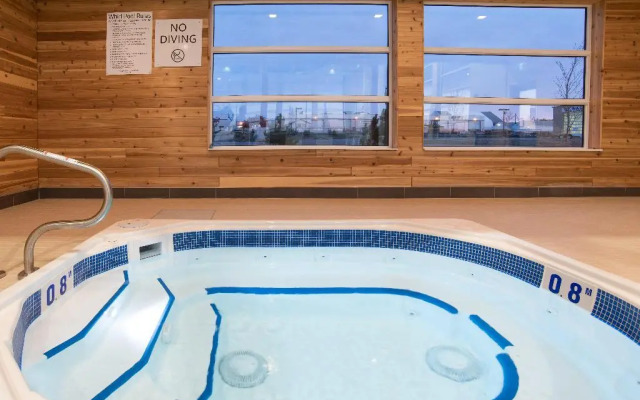 Holiday Inn Express & Suites North Battleford by IHG