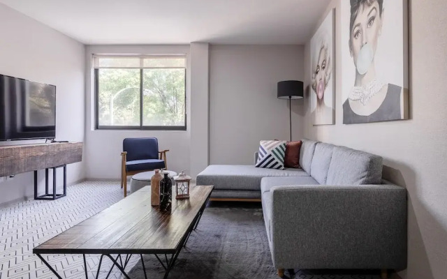 Urban Oasis in Roma - Wifi - Laundry - Sleeps 7