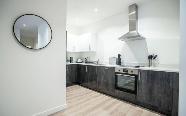 Luxe Apts PBoro Parking-Gym-Cinema