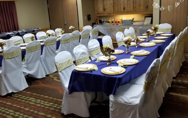 AmericInn Lodge & Suites Oswego