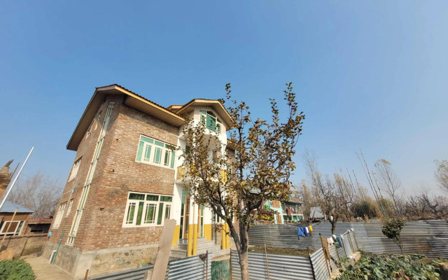 OYO HOME IAE602 Safyan Homestay