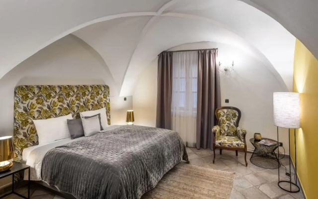 Chateau 9 Apartments by Adrez Living