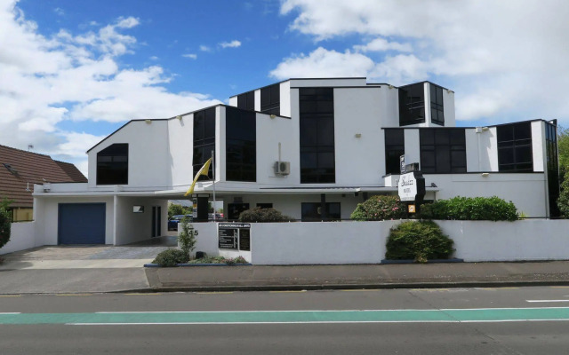 Shadzz Motel & Conference Centre