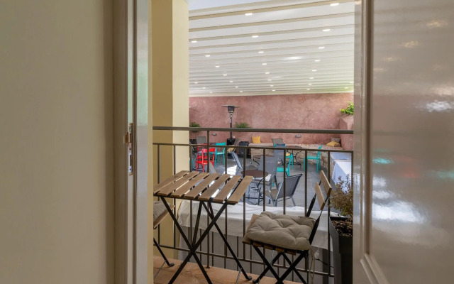 Plaka Arch Suites