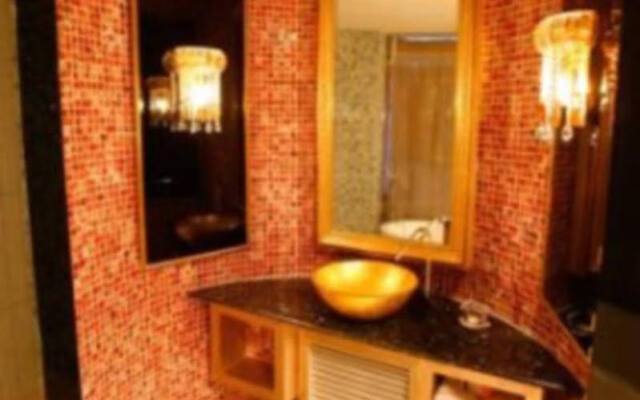 Pi Tourist Hotel