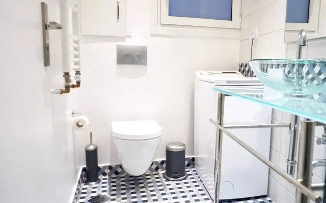 Lovely-Bright Apt - Hilton Hotel Area