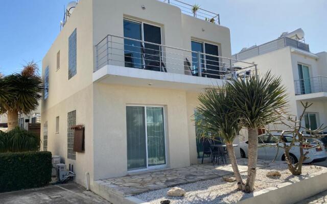 2 Bedroom Roof Terrace & Sea View Apartment