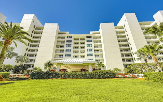 Oceanfront Marco Island Escape w/ Beach Access!