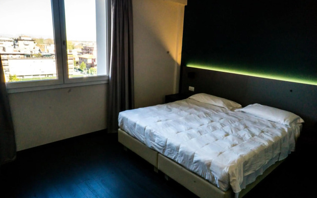 Venice Terminal Apartments & Suites