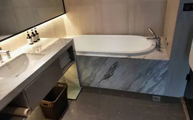 Yunlu Hotel (Southwest International Trade City, Guanshanhu District, Guiyang)