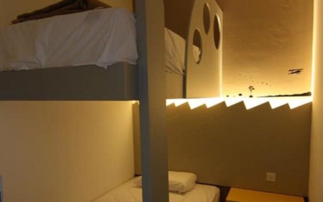 Warm Blanket Hotel - Hostel