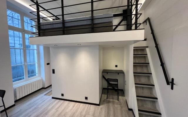 Pere Lachaise Apartment