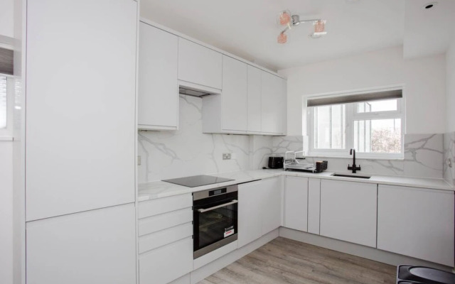 Designer 2 Bedroom Apartment in West London