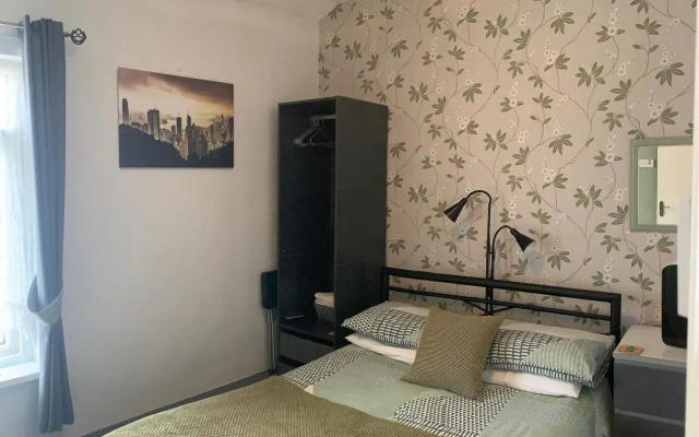 Hornby Villa 4*B&B Couples & Families Only