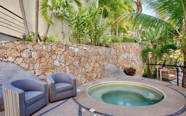 Luxury Suite With Garden and Ocean View