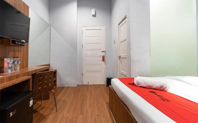 De Natio Guest House Jalan Gaharu by RedDoorz