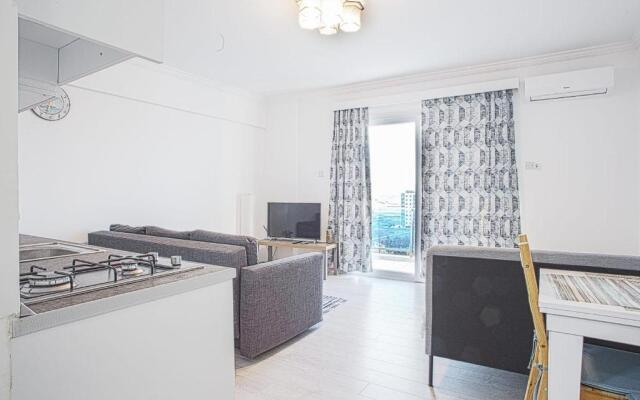 Royal Life Residence Poseidon Studio