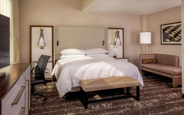 DoubleTree by Hilton Youngstown Downtown