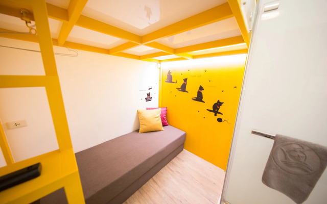 SleepBox Hotel - Ximen
