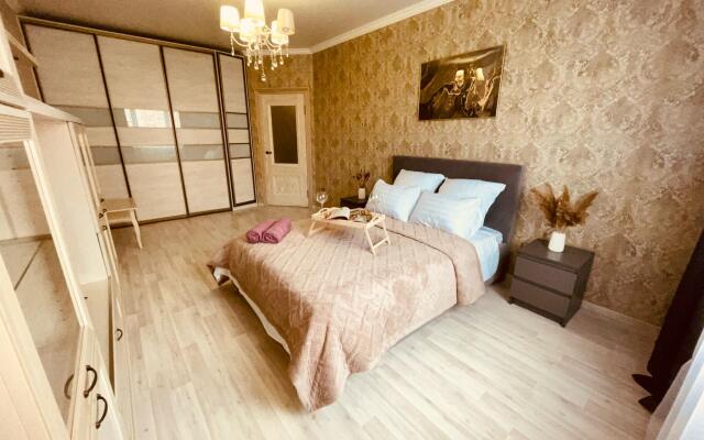 Be Happy (Би Хеппи) на улице Жлобы