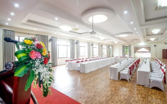 Thung Nham Hotel & Resort