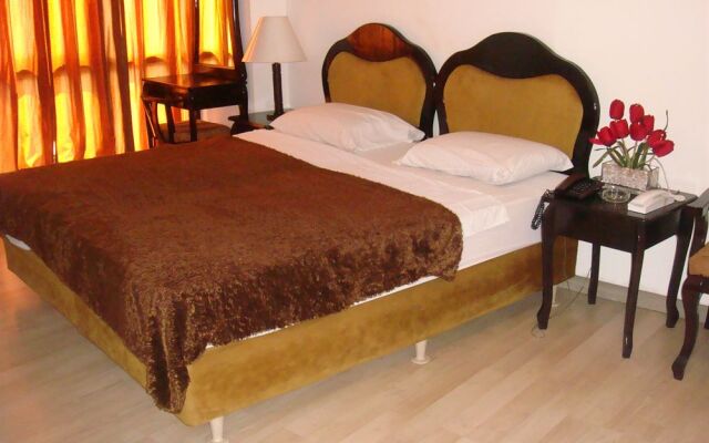 OYO 769 Poblacion Suites Polaris