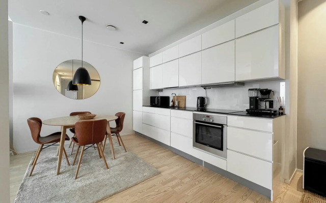 Stylish Downtown 2BR Flat with Sauna and Work Area
