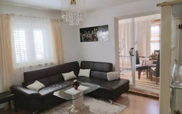 Trogir Downtown Apartments With Private Parking