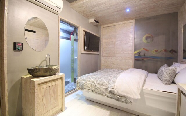 Busan Jangjeon-dong Oops