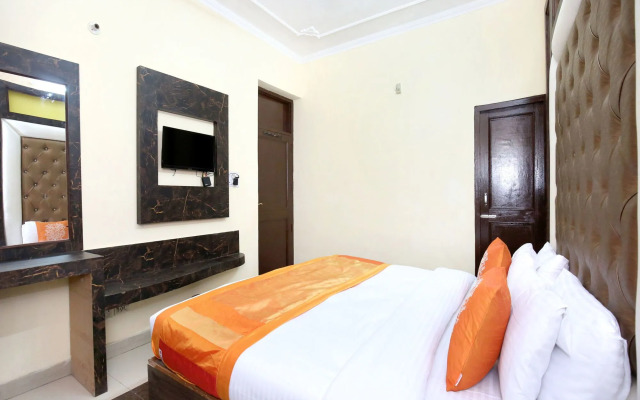 OYO 11318 Hotel Shagun