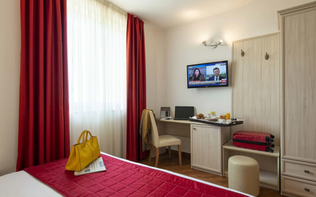 Simon Hotel