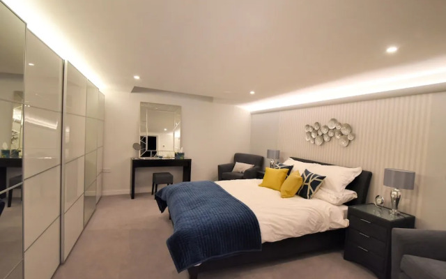 3 Grove Mews