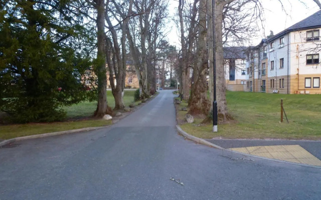 Hedgefield House - Serene Top Floor Flat