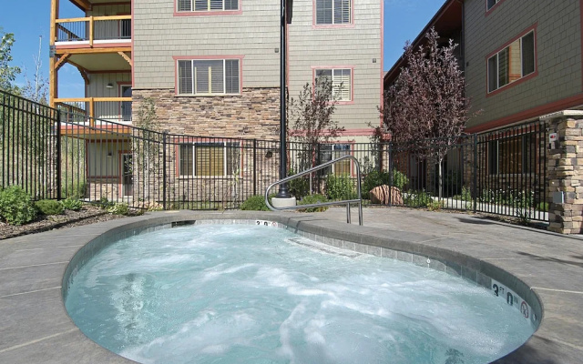 All Seasons Resort Lodging-Bear Hollow Village