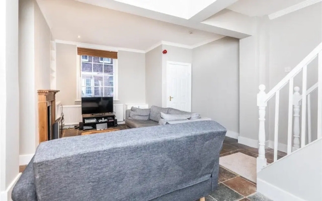 Platinum House in Camden 9956