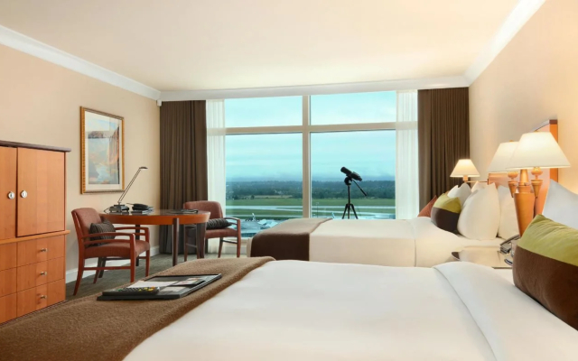 Fairmont Vancouver Airport In-Terminal Hotel