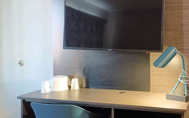 Motel 6 Fresno, CA - Blackstone North