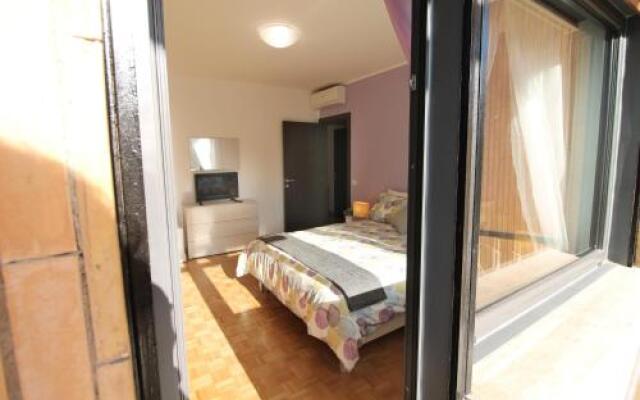 Eur Bright Spacious terraced Apartment