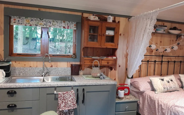 Little Greenwood Shepherd Hut