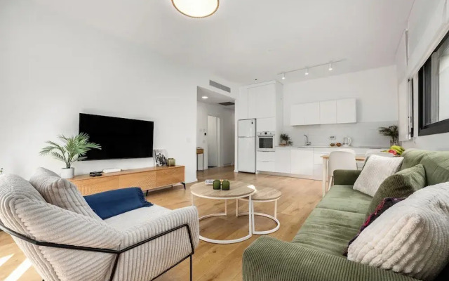 Sunny Chic in TLV Center by Sea N' Rent