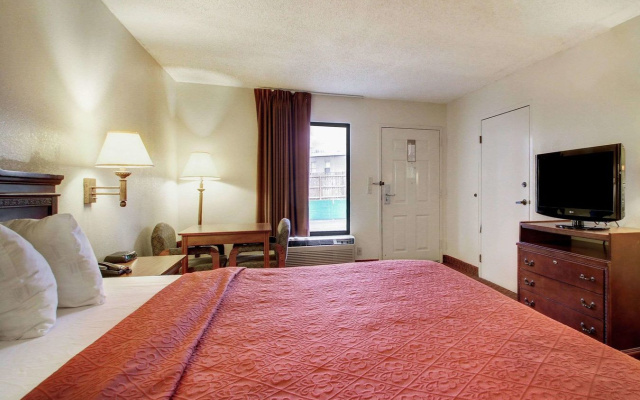 Quality Inn & Suites Clinton - Jackson West