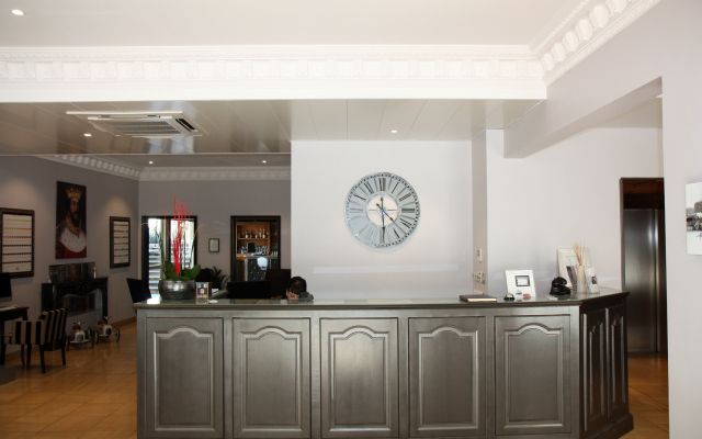Henry II Hotel