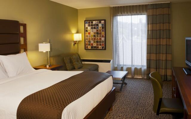 DoubleTree by Hilton Collinsville - St. Louis