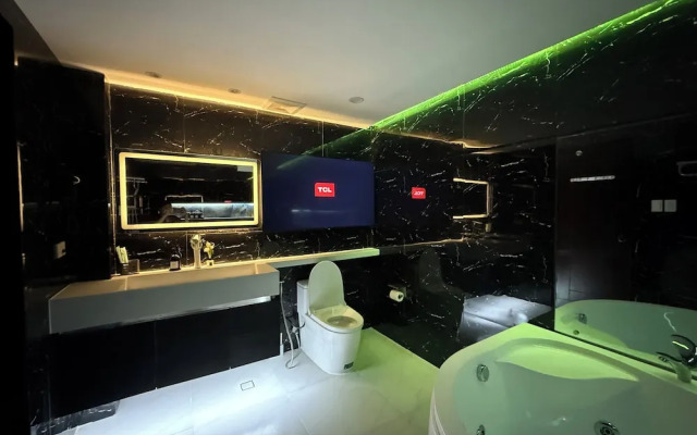 Kandi Suites 2BR with private Jacuzzi