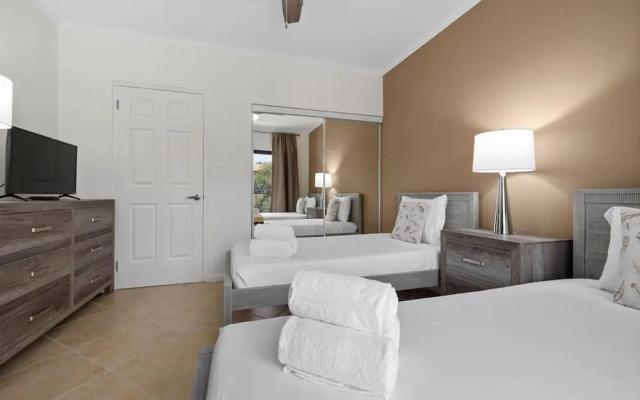 Upscale Gated Community Oasis Close to the Beach
