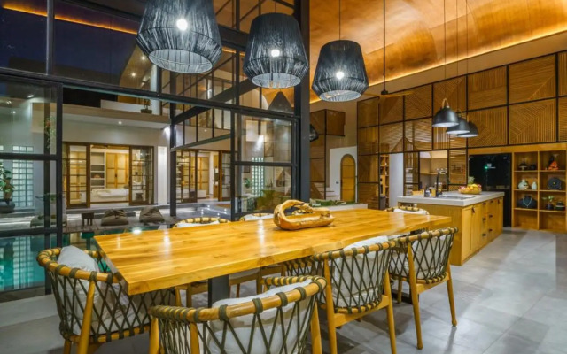 Villa Mango 3 - Amazing 4-bdr Villa in Berawa ! PERFECT LOCATION !