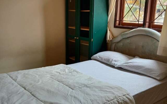 Villa Kota Bunga Azalea